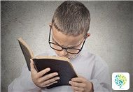 What Are the Early Signs and Symptoms of Myopia?