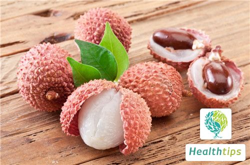 What fruits should not be eaten together with lychees?